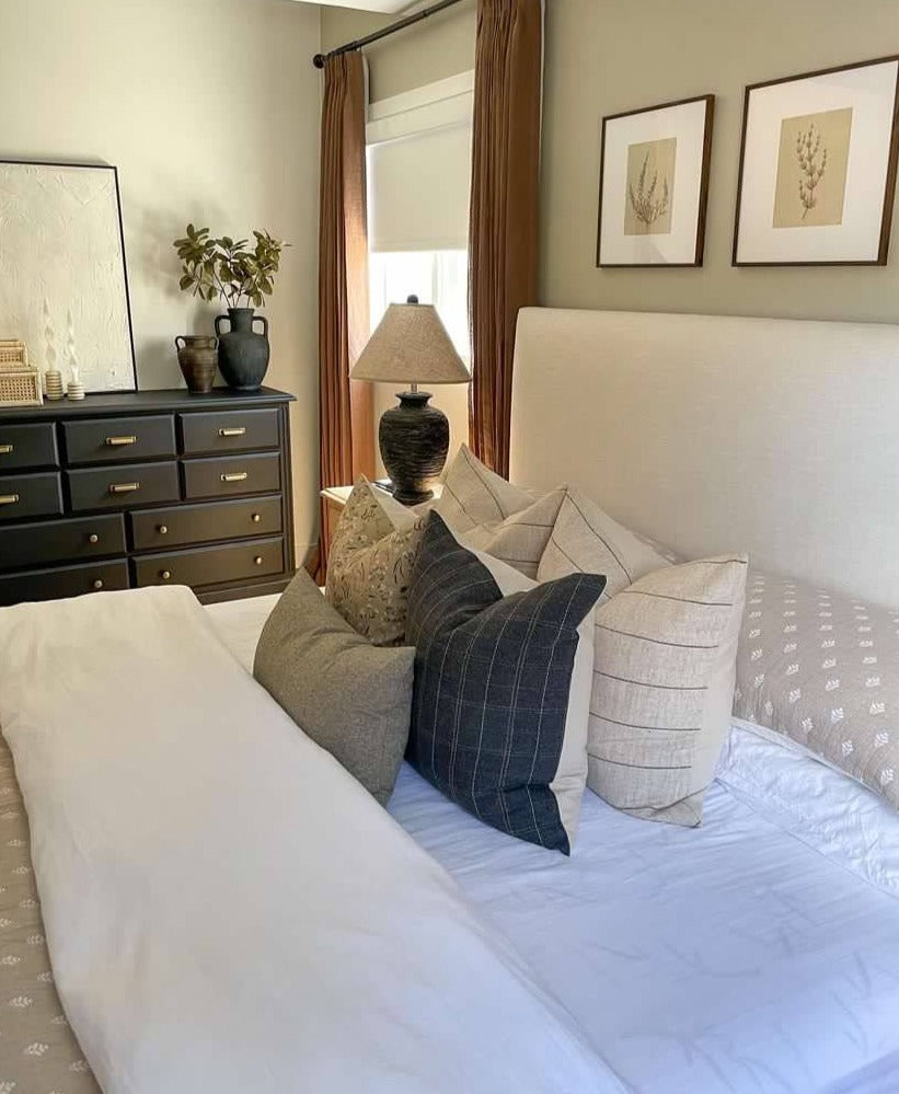bed neutral pillow combination