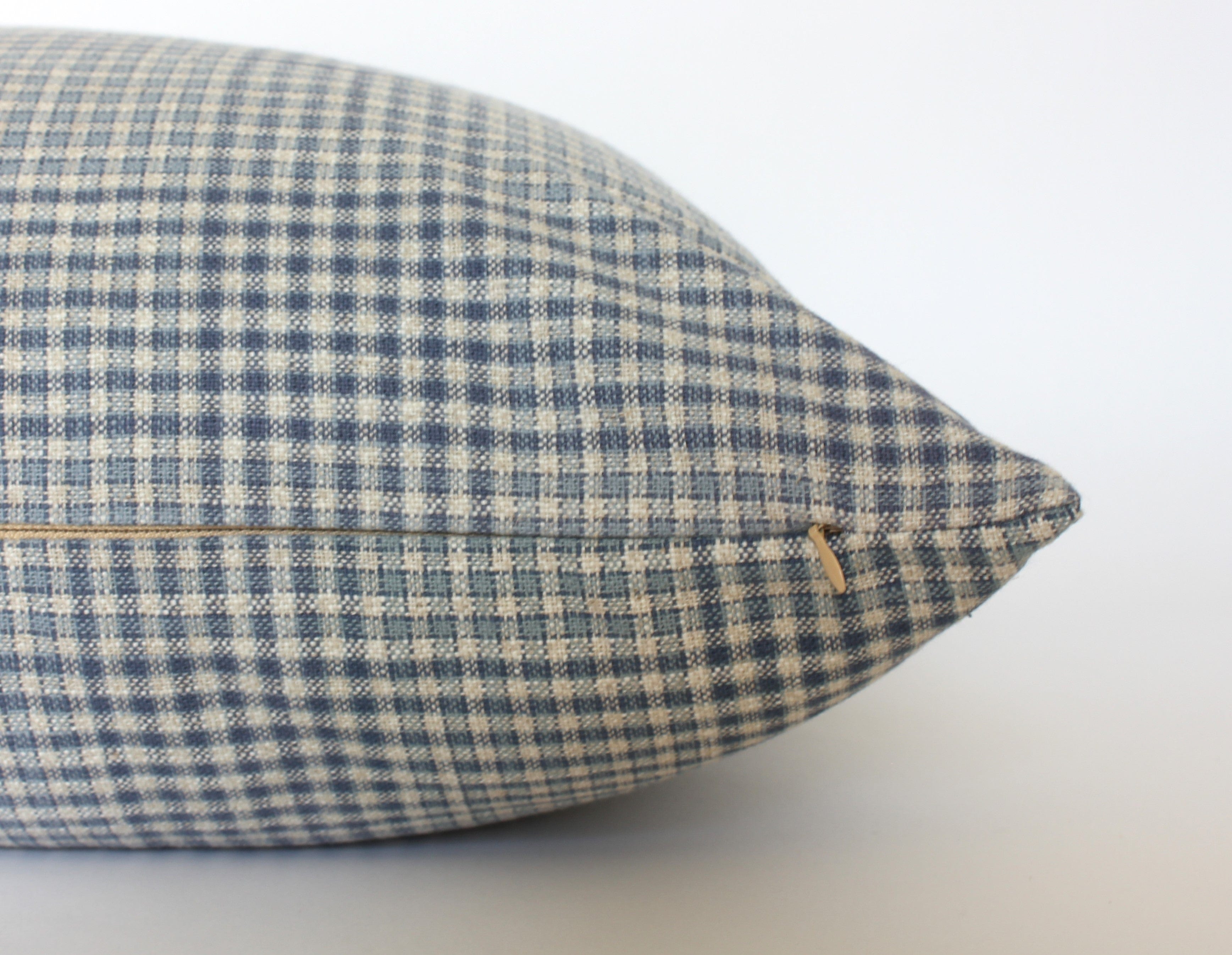 pillow cover with hidden zipper