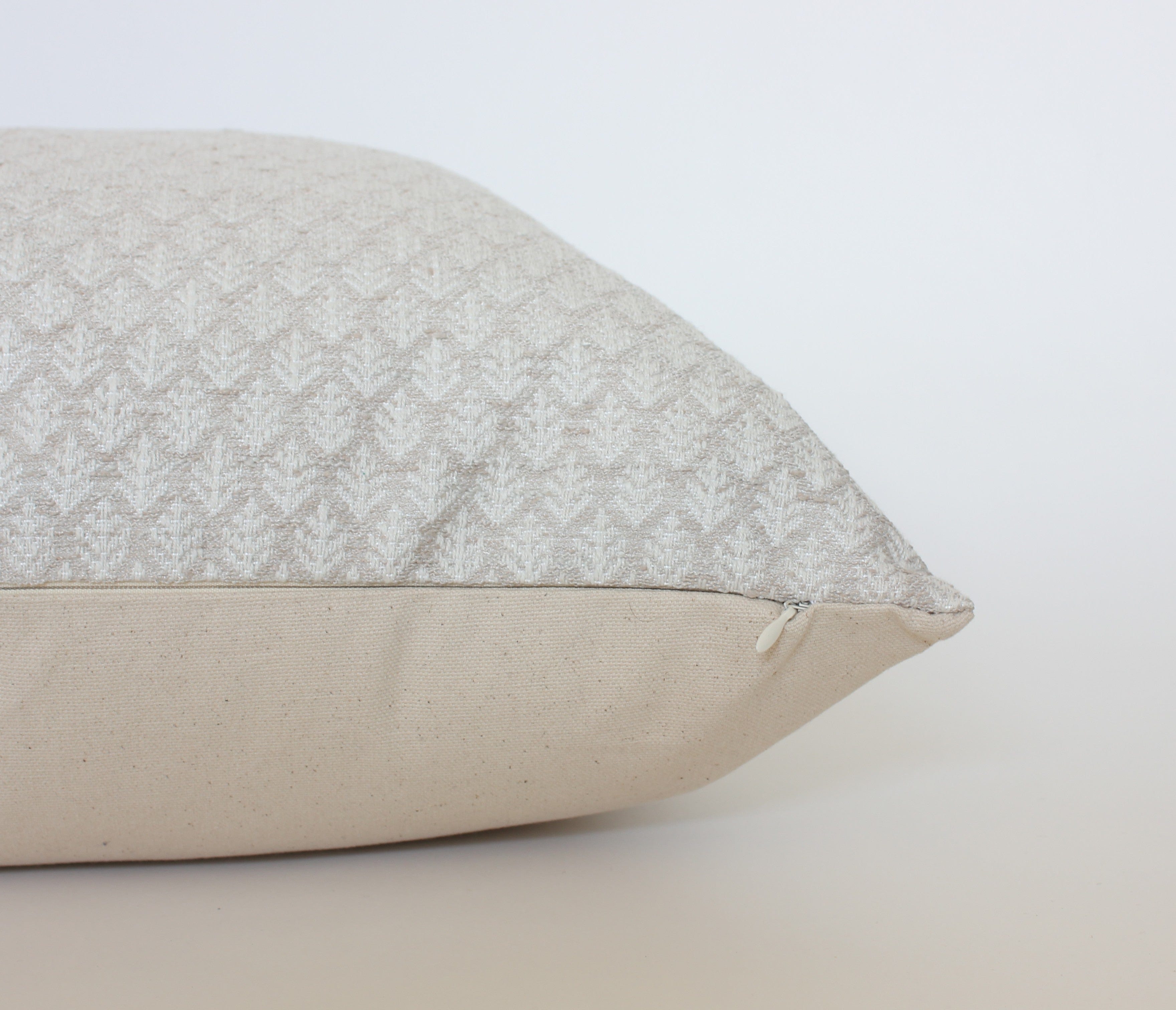 throw pillow with hidden zipper