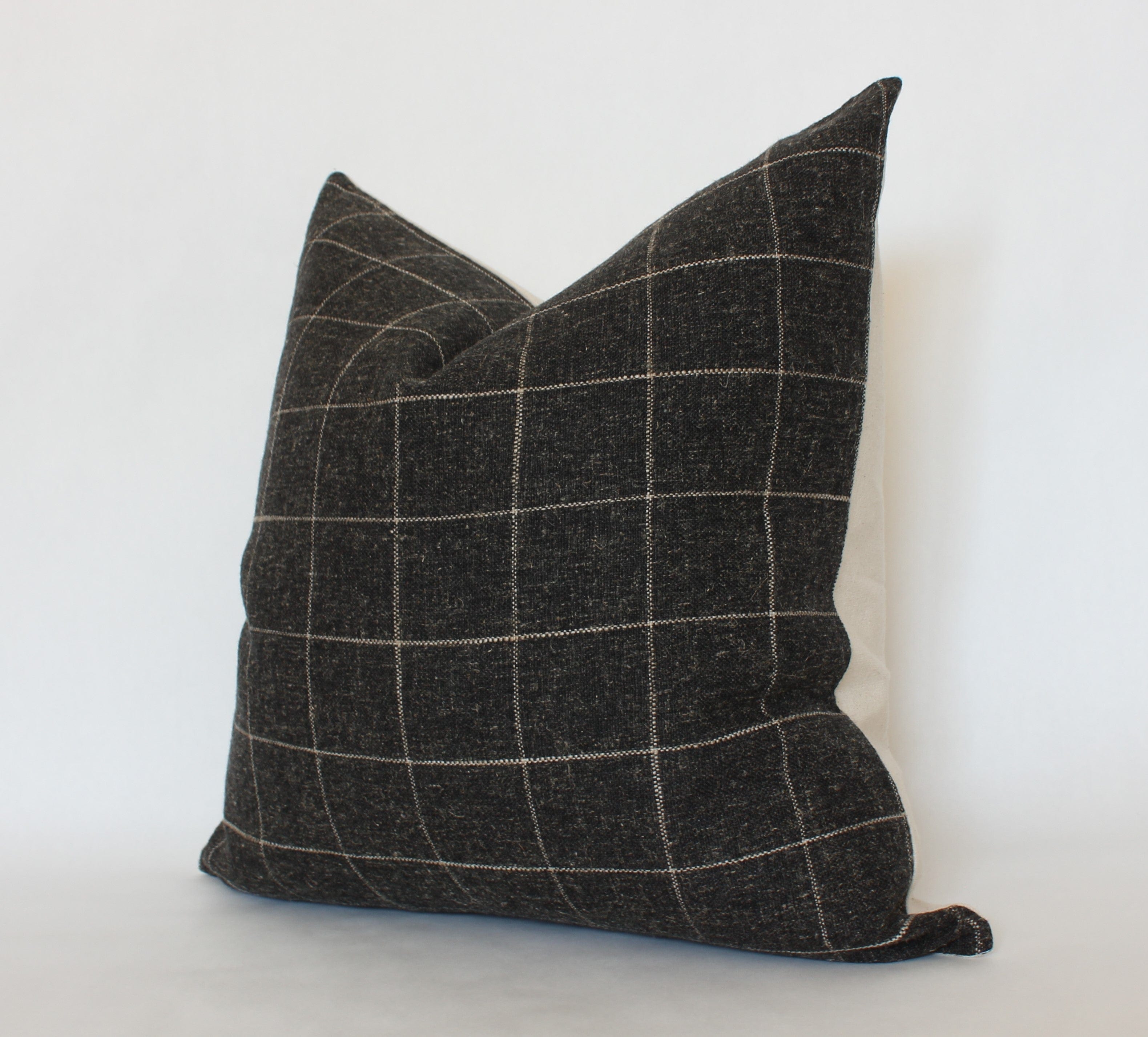 black throw pillow